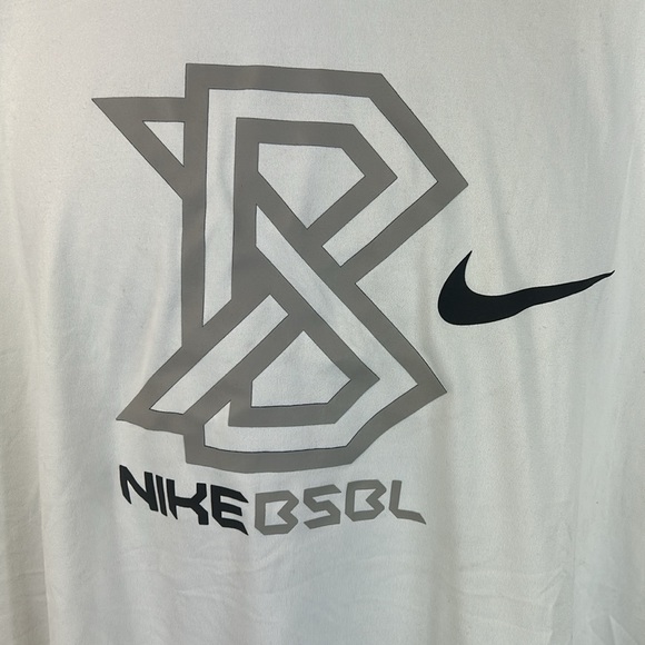 Nike DriFit - Picture 2 of 9